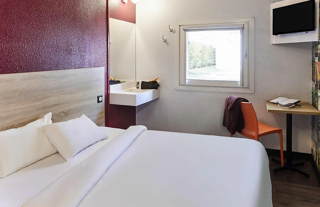 hotelF1 Saint Witz A1 Hôtel Rénové-1